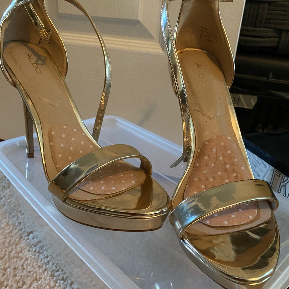 Gorgeous Glamorous Golden Heels